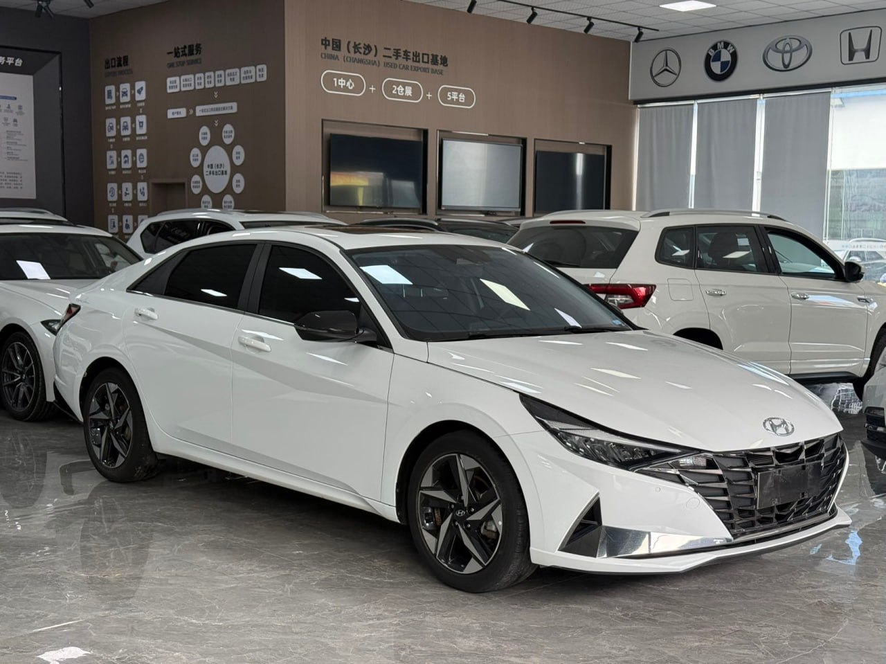 Hyundai Elantra 2022 — фото 3