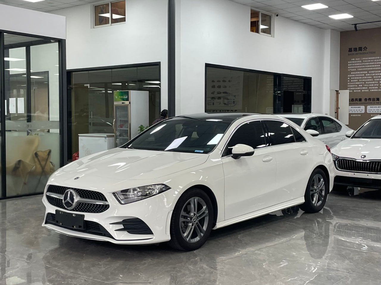 Mercedes-Benz A-Class 2022 A 180 L Sport Sedan 2022 — фото 1