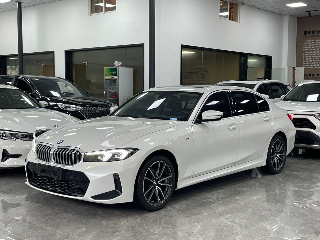 BMW 3 Series 320Li M Sport Package 2023 — фото 1