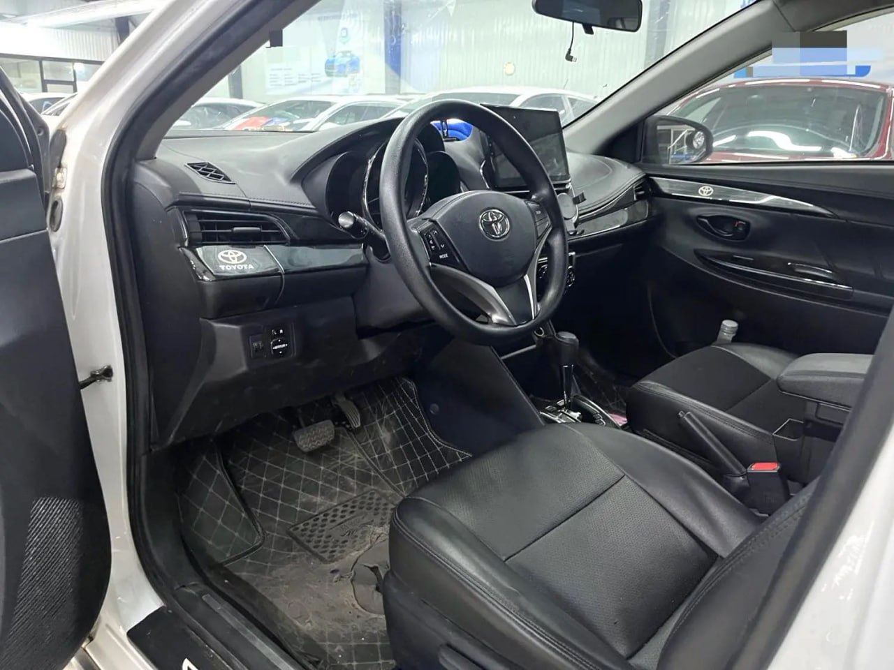 Toyota Yaris 2022 — фото 4