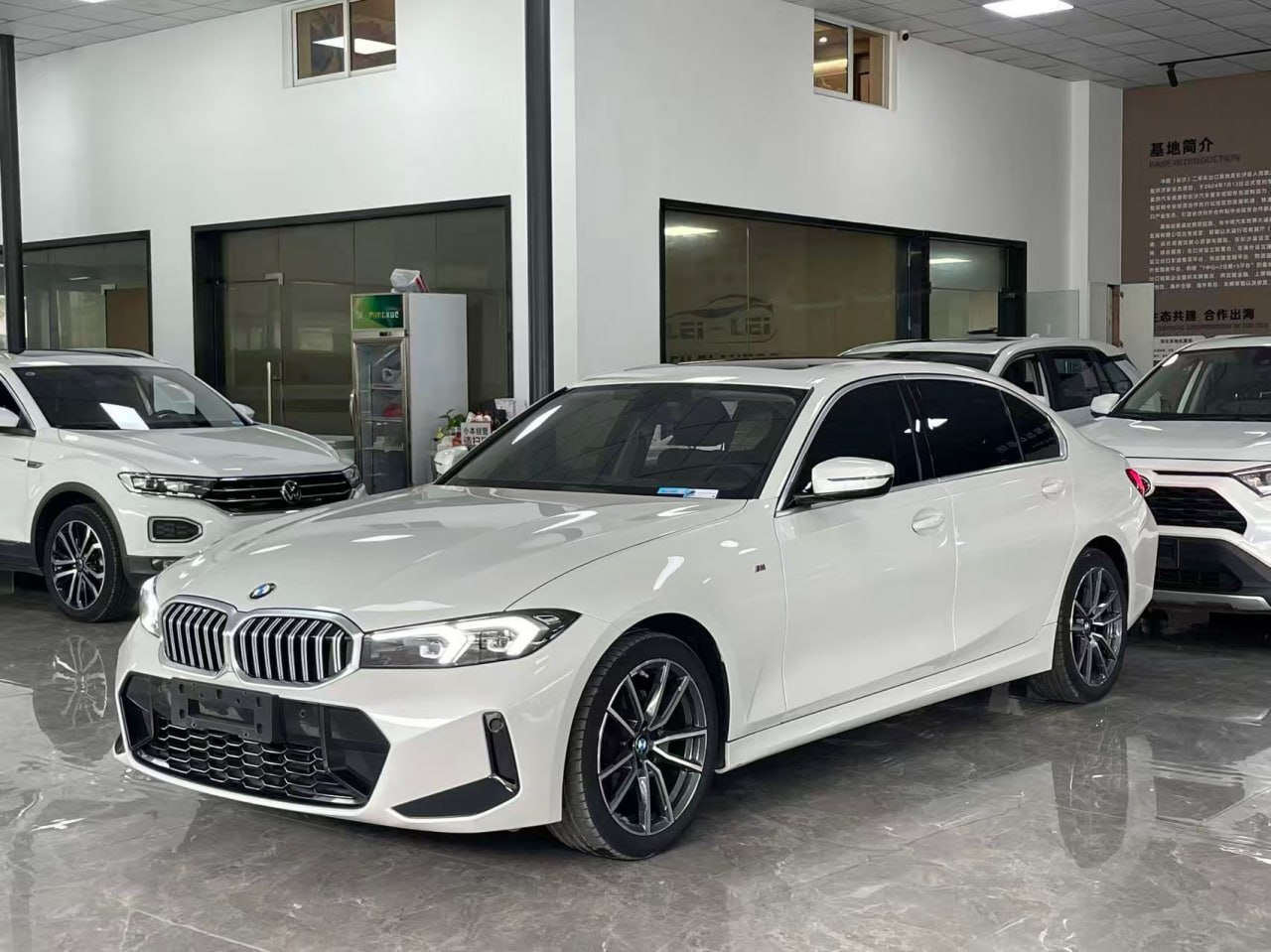 BMW 3 Series 320Li M Sport Package 2023 — фото 1