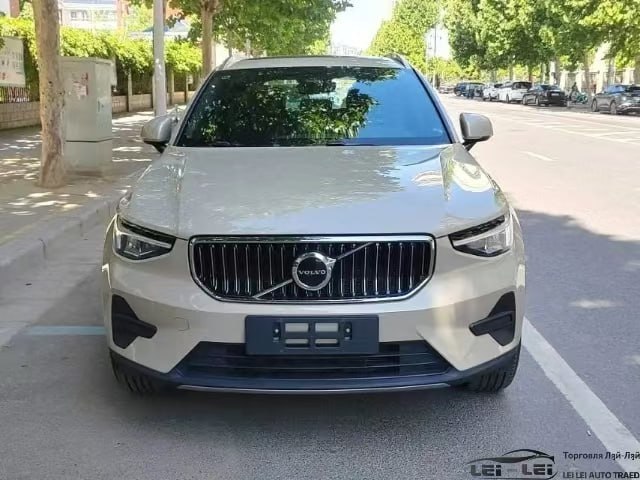 Volvo XC40 2025
