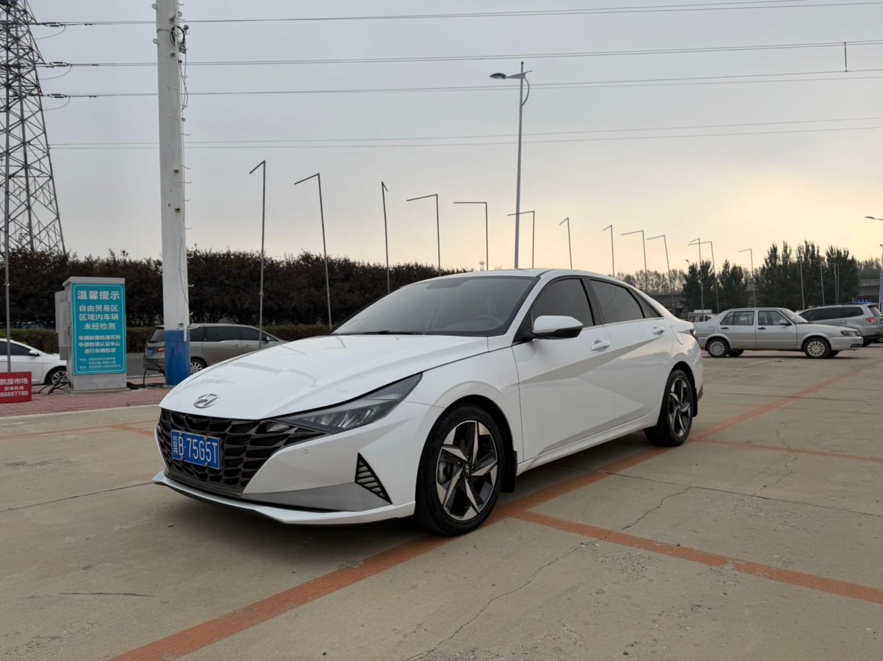 Hyundai Elantra 2022 — фото 2