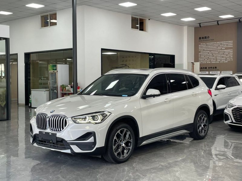BMW X1 2022 — фото автомобиля