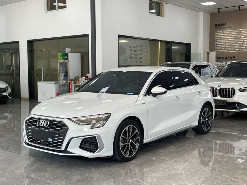 Audi A3 2022 — фото автомобиля