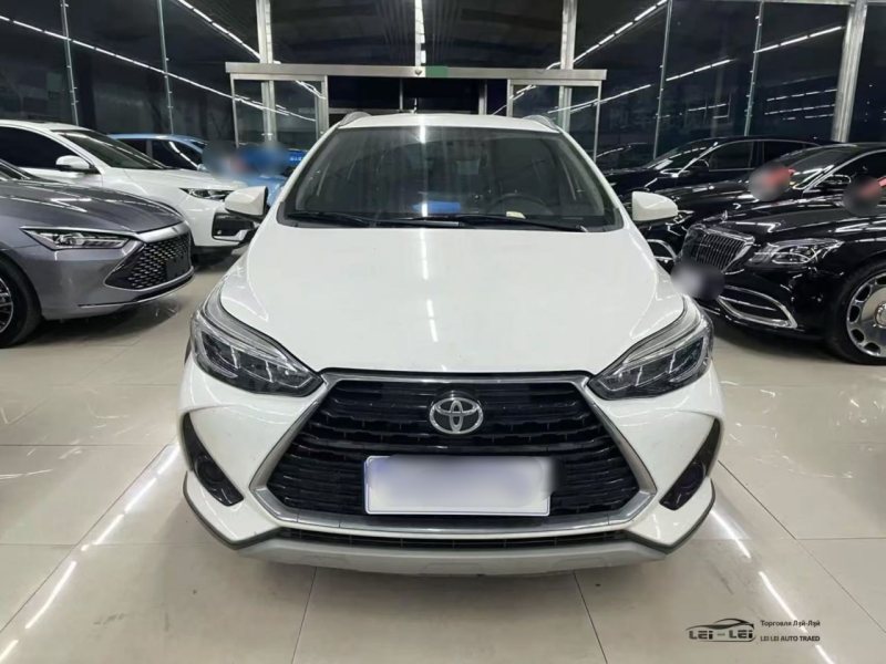 Toyota Yaris 2022 — фото автомобиля