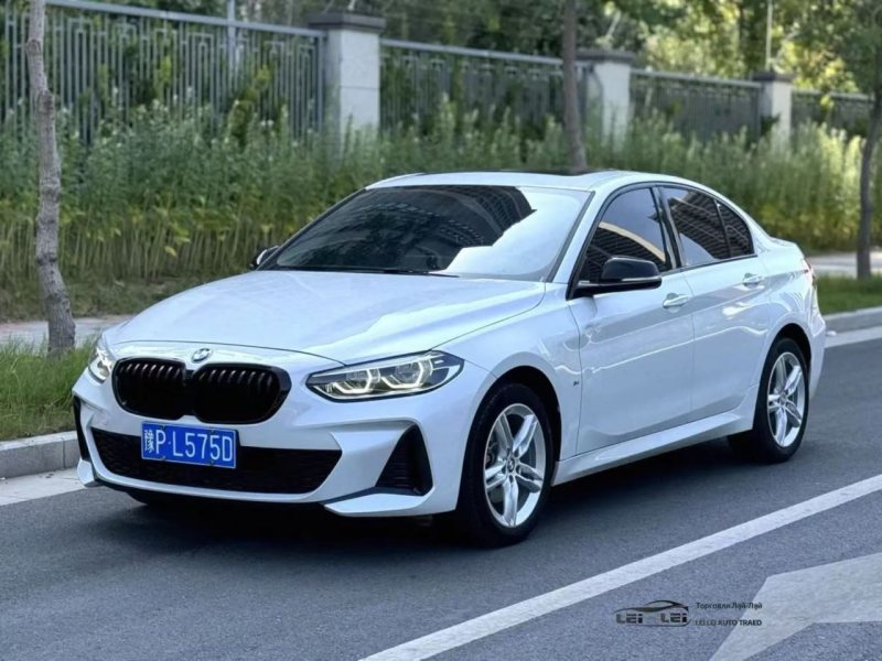 BMW 1 Series 2022 — фото автомобиля