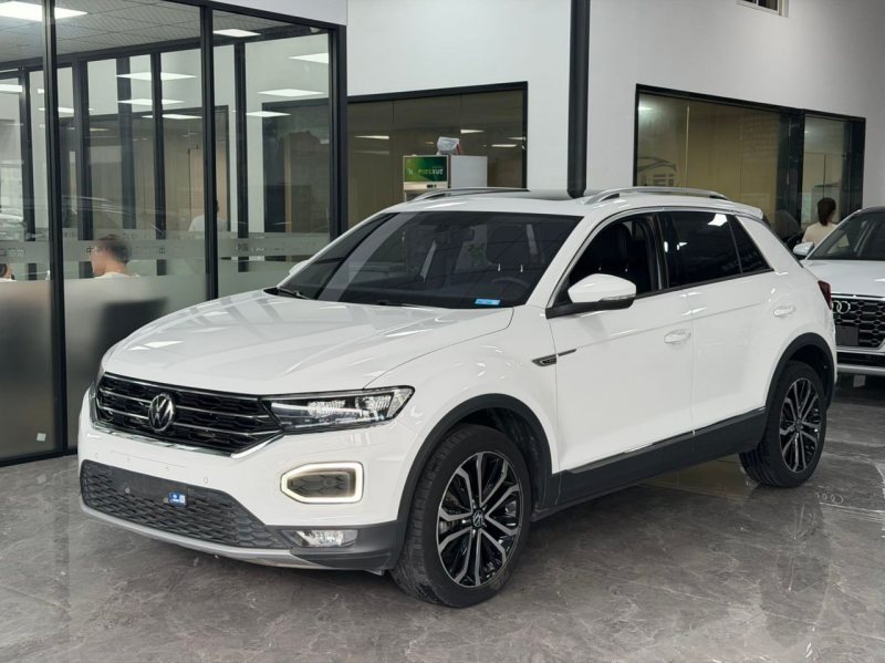 Volkswagen T-ROC 2021 — фото автомобиля