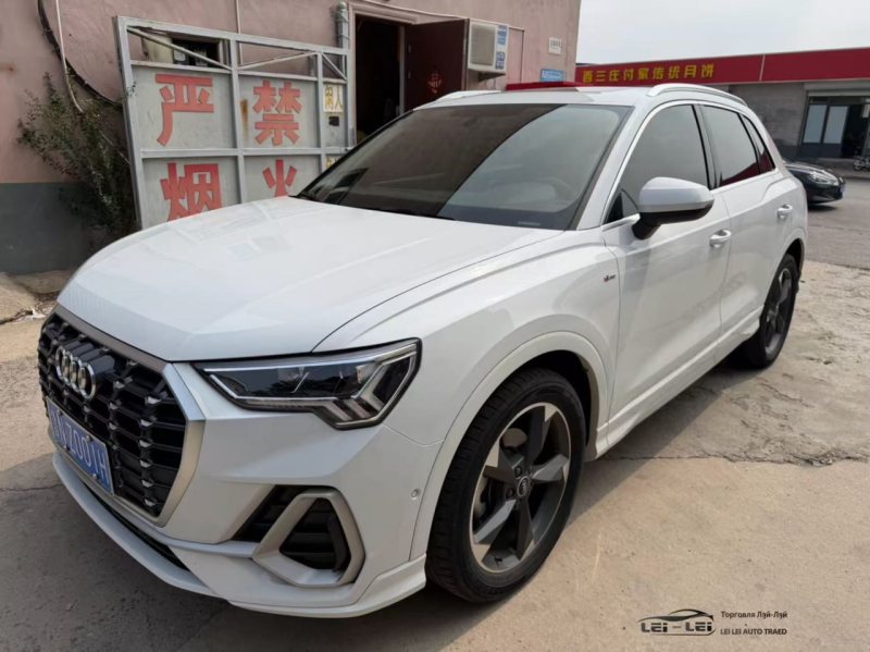 Audi Q3 2022 — фото автомобиля