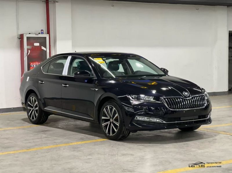 Skoda Superb 2025 — фото автомобиля