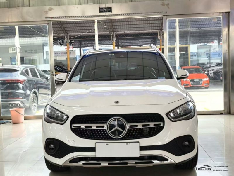 Mercedes-Benz GLA 180 2022 — фото автомобиля
