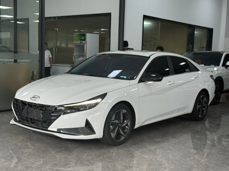 Hyundai Elantra 2022 — фото автомобиля