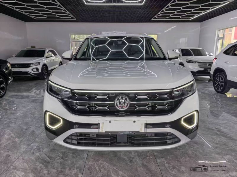 Volkswagen Tayron 2023 — фото автомобиля