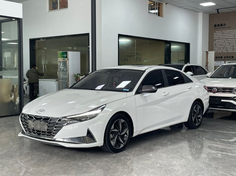 Hyundai Elantra 2022 — фото автомобиля