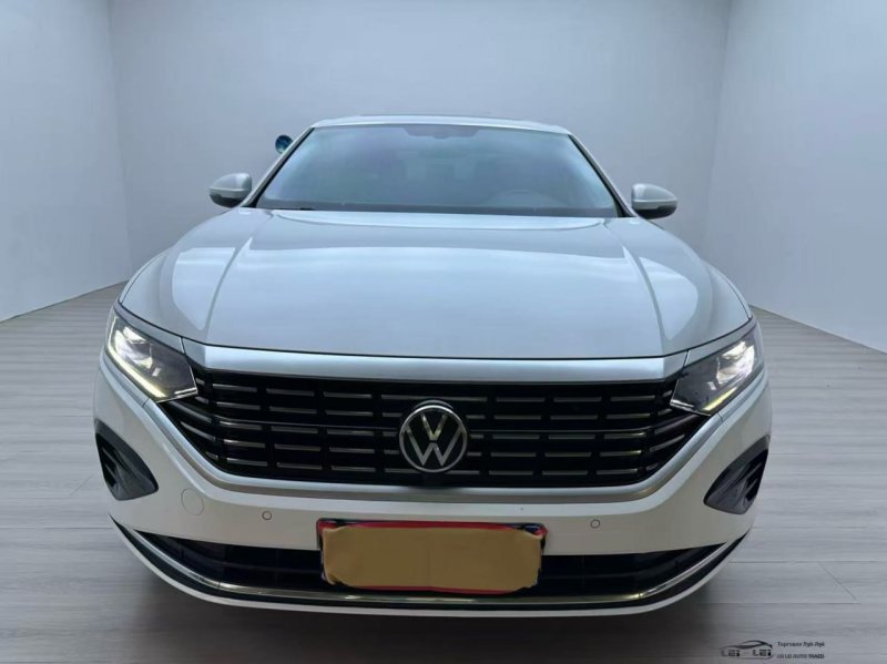 Volkswagen Passat 2023 — фото автомобиля