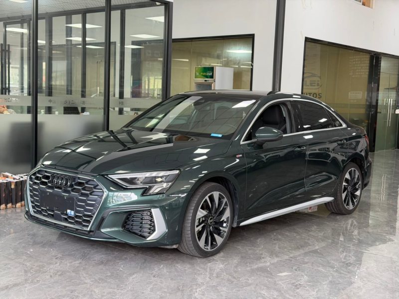 Audi A3 2023 — фото автомобиля