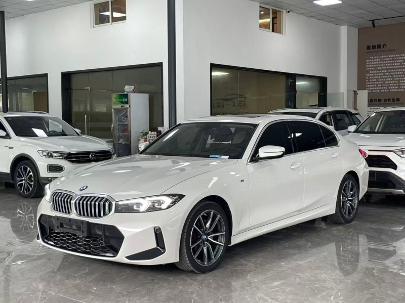 BMW 3 Series 320Li M Sport Package 2023 — фото автомобиля