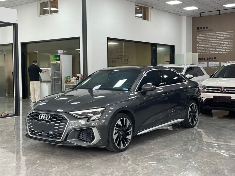 Audi A3 2023 — фото автомобиля