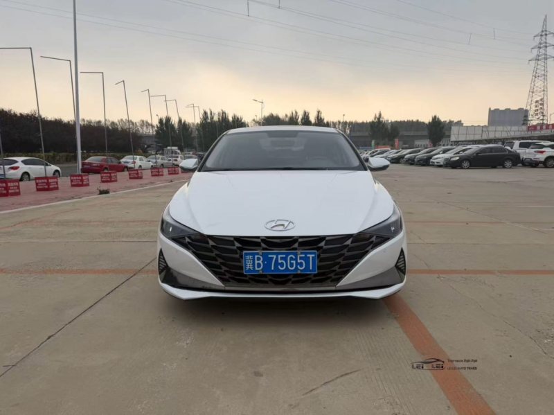 Hyundai Elantra 2022 — фото автомобиля