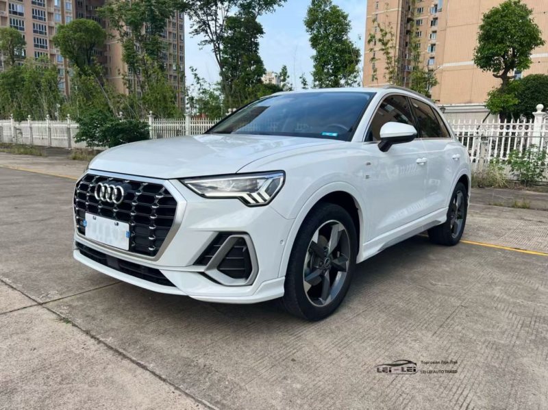 Audi Q3 2022 — фото автомобиля