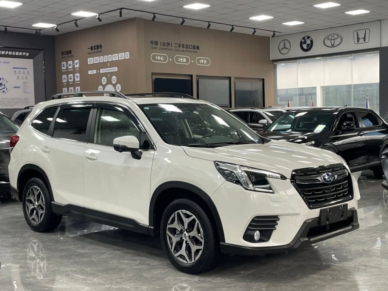 Subaru Forester 2022 — фото 2