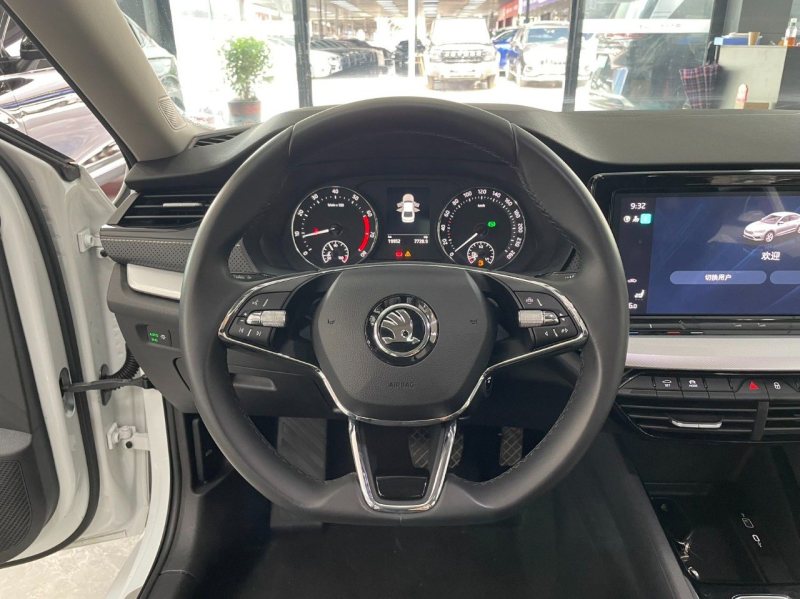 Skoda Octavia 2023 — фото 8