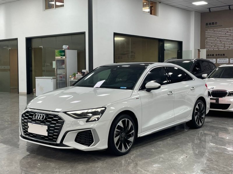 Audi A3 2022 — фото автомобиля