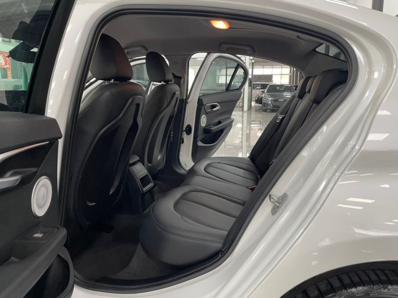BMW 1 Series 2021 120i M Sport Edition China VI 2021 — фото 5