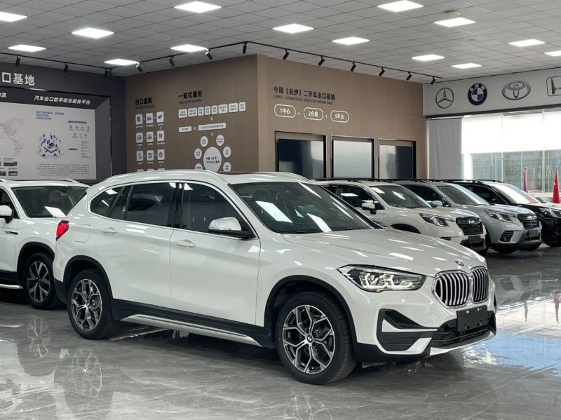 BMW X1 2022 — фото 3