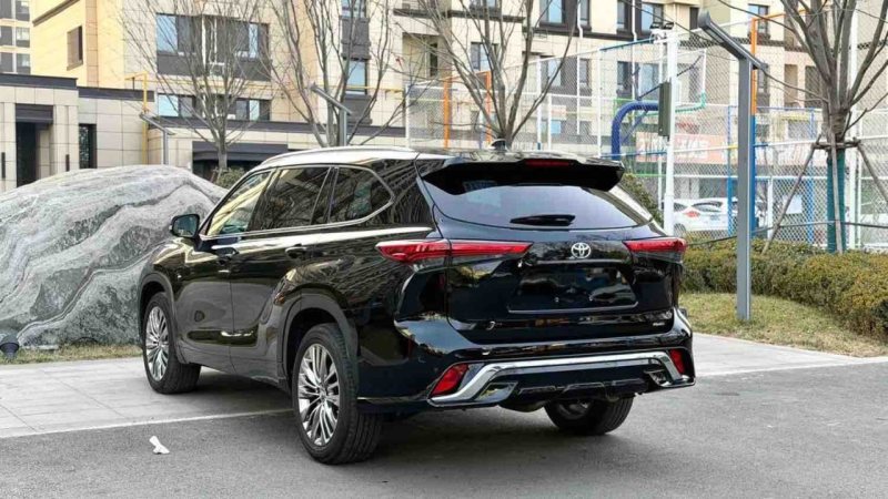 Toyota Highlander 2022 — фото 4