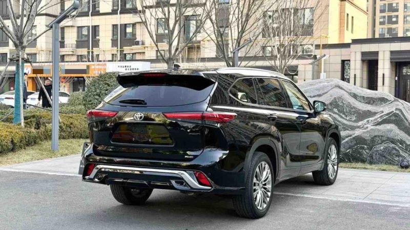 Toyota Highlander 2022 — фото 5