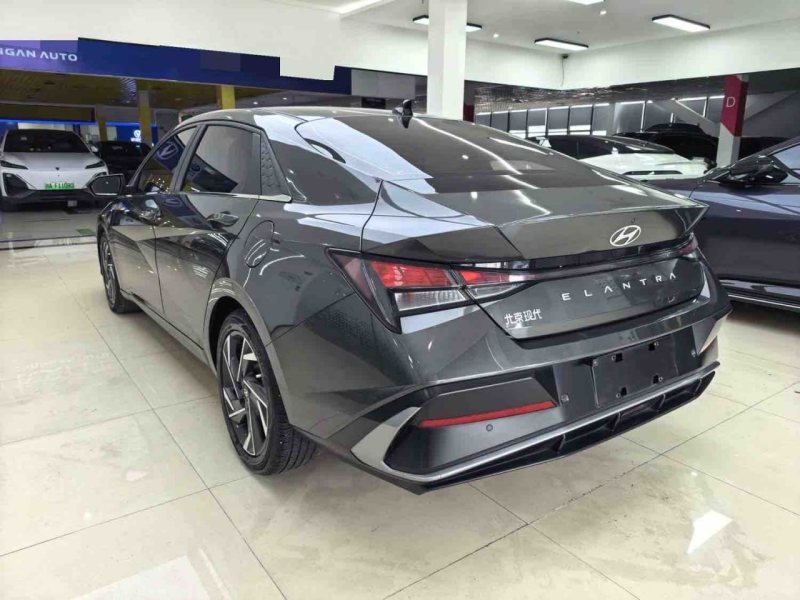 Hyundai Elantra 2023