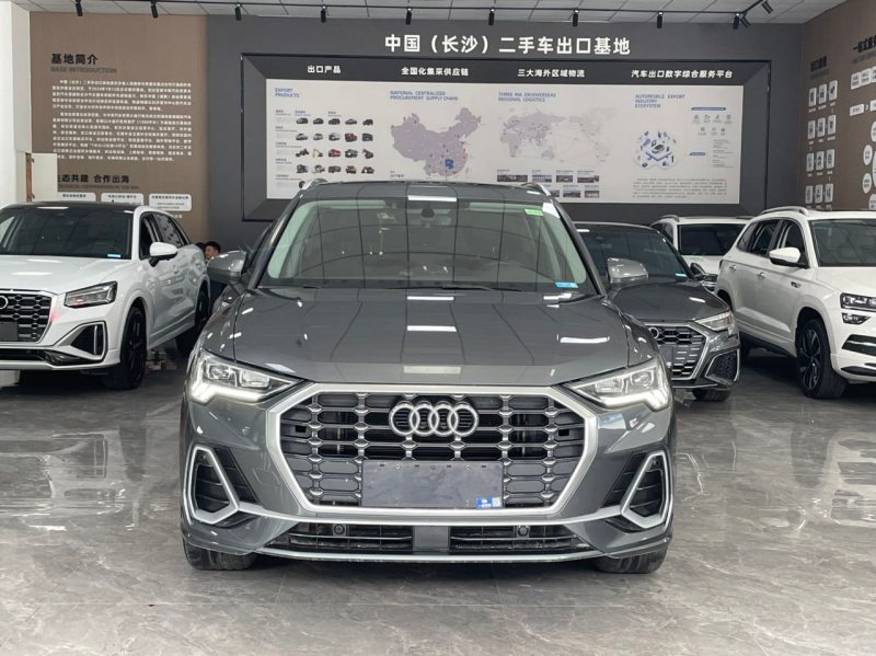 Audi Q3 2022 — фото автомобиля